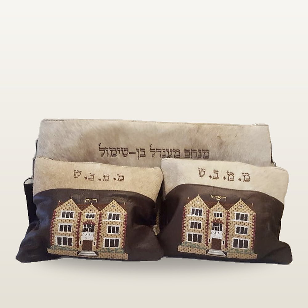 סט טלית ותפילין מעור חום ופרוות עגל בגוון שנהב, עם רקמת בית רבי ורקמת שם בחום