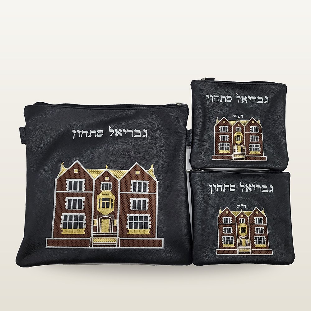 תיק טלית ושני נרתיקי תפילין מעור שחור, רקומים בחזית ה־770 בגווני חום, זהב ולבן