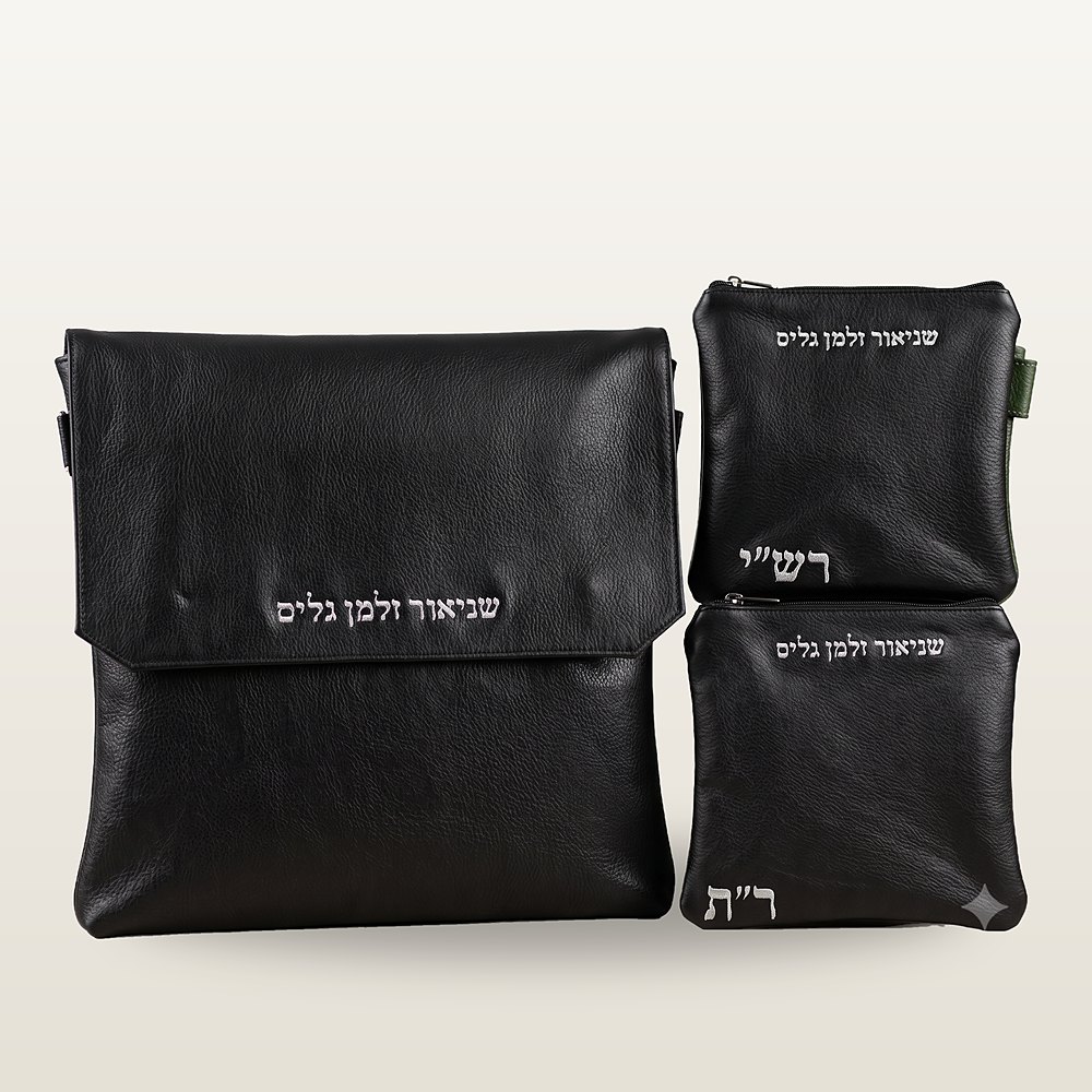 תיק טלית ושני נרתיקי תפילין מעור שחור עם רקמה לבנה, נרתיקים מסומנים רש״י ור״ת