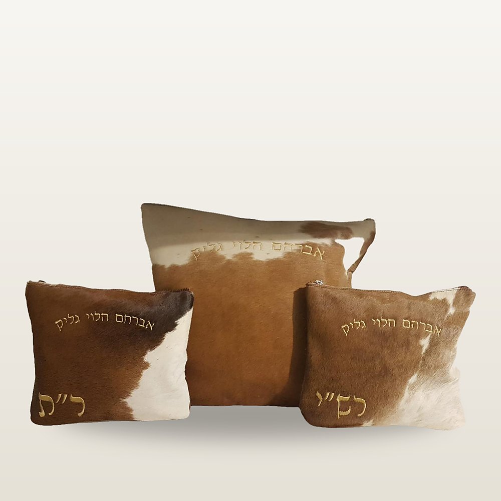 תיק טלית ושני נרתיקי תפילין מפרווה טבעית בגווני ענבר ולבן עם רקמת זהב