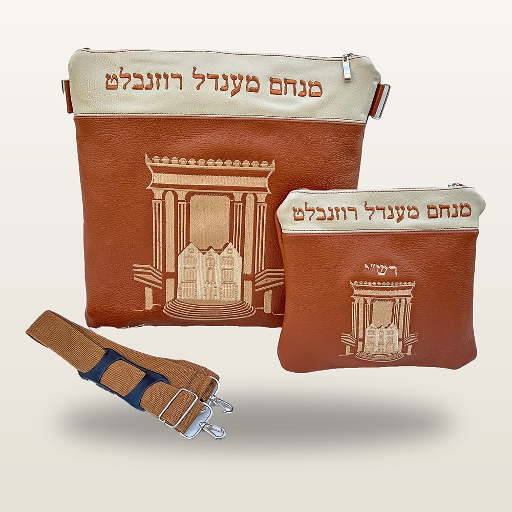 תיק טלית ונרתיק תפילין מעור קוניאק עם פס עליון בשמנת, חזית 770 ברקמת זהב ורצועה ארוגה