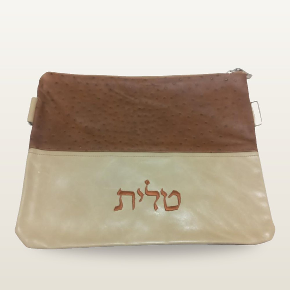 תיק טלית מעור בחום מחוספס ובשמנת חלק, המילה טלית רקומה בחוט בגוון נחושת, רוכסן עליון