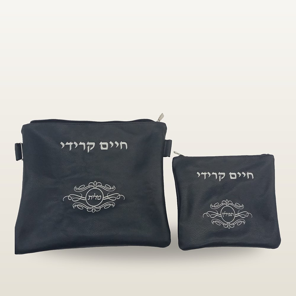 סט תיק טלית ונרתיק תפילין מעור בגוון גרפיט כהה, עם מדליון עיטורים ורקמת שם אישית בחוטי כסף